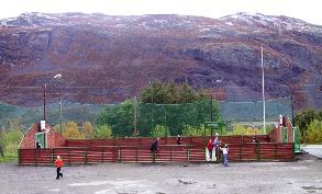 Ballbinge ved Kåfjord skole 8.