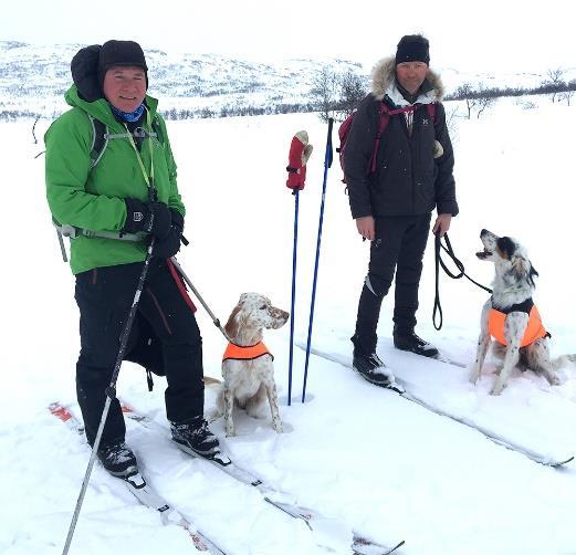 Spirit tar stand ute på høyre flanke, Perle kommer inn i området og sekunder spontant. Spirit justerer seg i et par omganger og støkker rype forholder seg rolig.