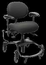 Stolens høydeinnstilling gjør det mulig å tilpasse sittehøyden til aktiviteten, slik at man oppnår en god ergonomisk sittestilling.