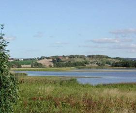 en del av «Glommas vestre løp» og står i forbindelse med Visterflo og Vestvannet, gjennom Haugelva og Ågårdselva mot nordøst og gjennom Seutelva mot sør.