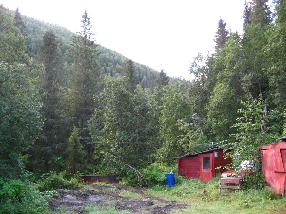 21 Bilde 13: Område 2 med boringene 3H og 4H. Stabilitet: I område 2 er det boret mellom 11-12 meter til berg. Løsmassene har stor lagringsfasthet.