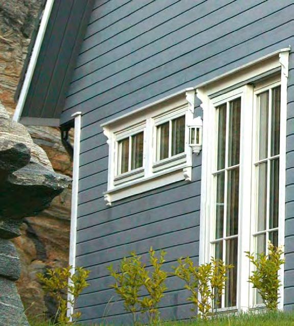 Våre topphengslede vinduer kan også leveres med gjennomgående sprosser eller avtagbare, utenpåliggende sprosser. Som standard leveres utenpåliggende vridere.