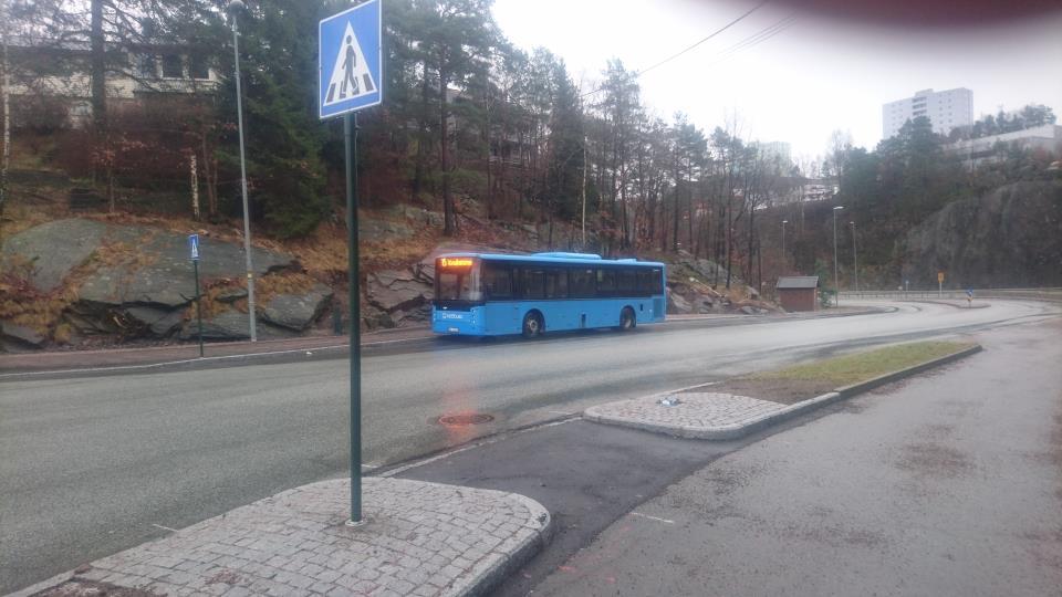 for et kollektivfelt på 480 meter fra rundkjøringen på Eg (ved sykehuset) og ned til boligområdet på Eg ved Solbergveien Busstopp Hellemyrbakken Det er bygd nytt busstopp for Tinnheia-bussene.