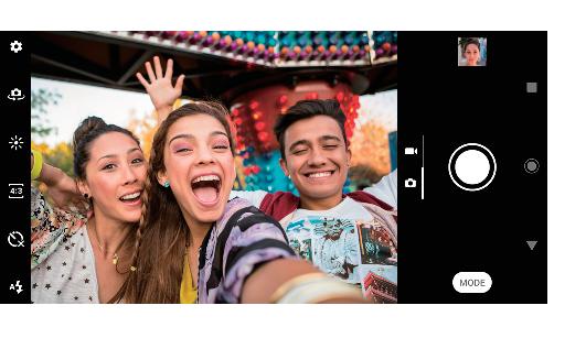 Folk, selfier og smilende ansikter Ansikter i fokus angis med en farget ramme. Trykk på en ramme for å velge et ansikt du vil fokusere på.