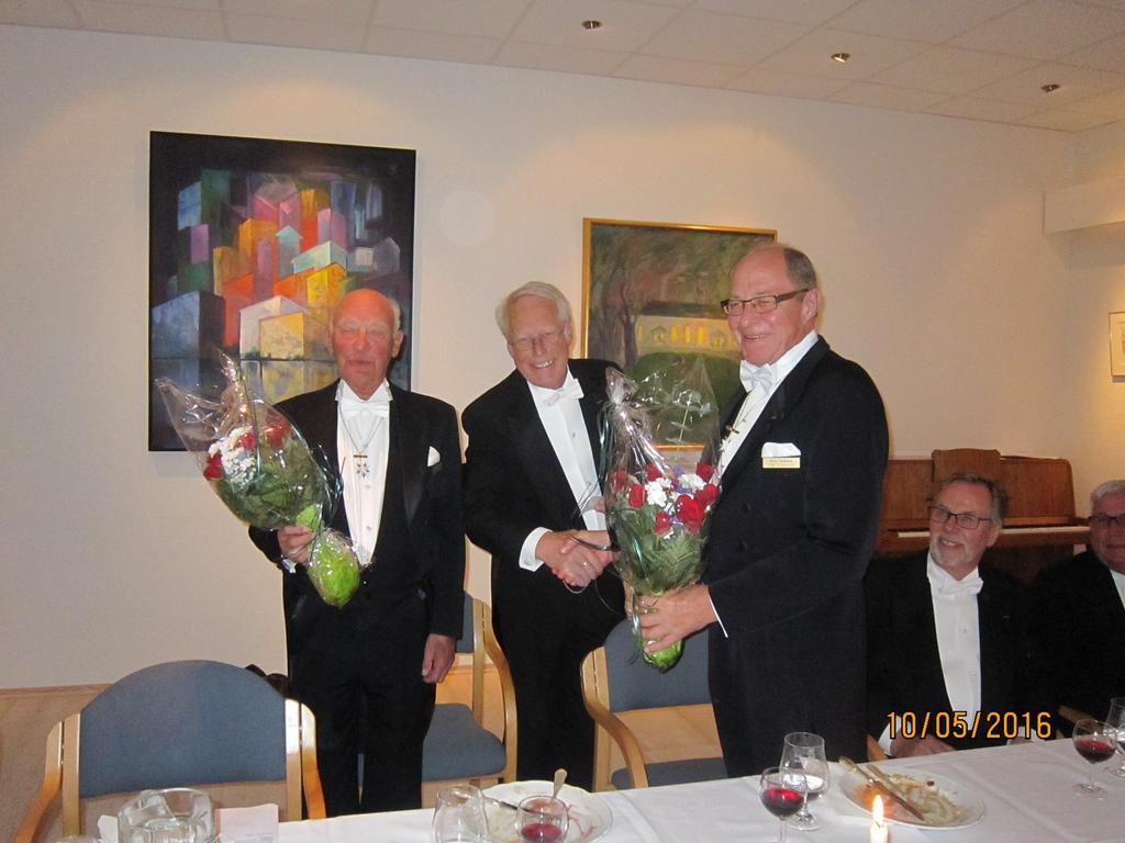 CM førte Storembetsmennene DSS Johnny Lund, Eks Storrepresentant Ernst Reiner Eichler og Storrepesentant Rune Anker Sperre inn i salen og anførte æretstegnet.