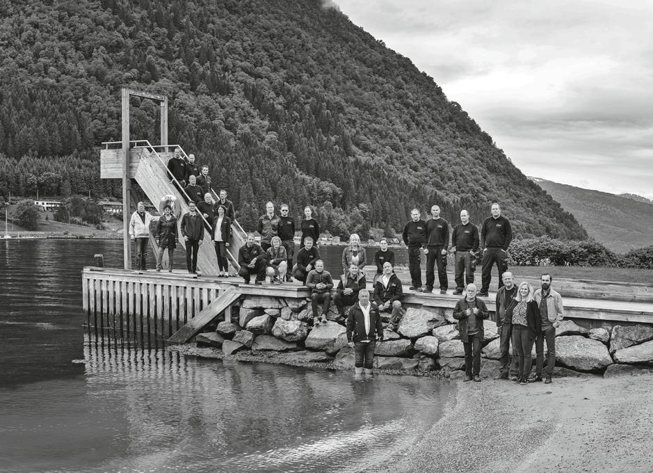 Det handlar om handtverkstradisjon og kvar vi kjem frå. Linn Bad AS kortreist norsk kvalitet i over 40 år. «I over 40 år har me på Linn Bad produsert møblar ved Sognefjorden til deg og dine».