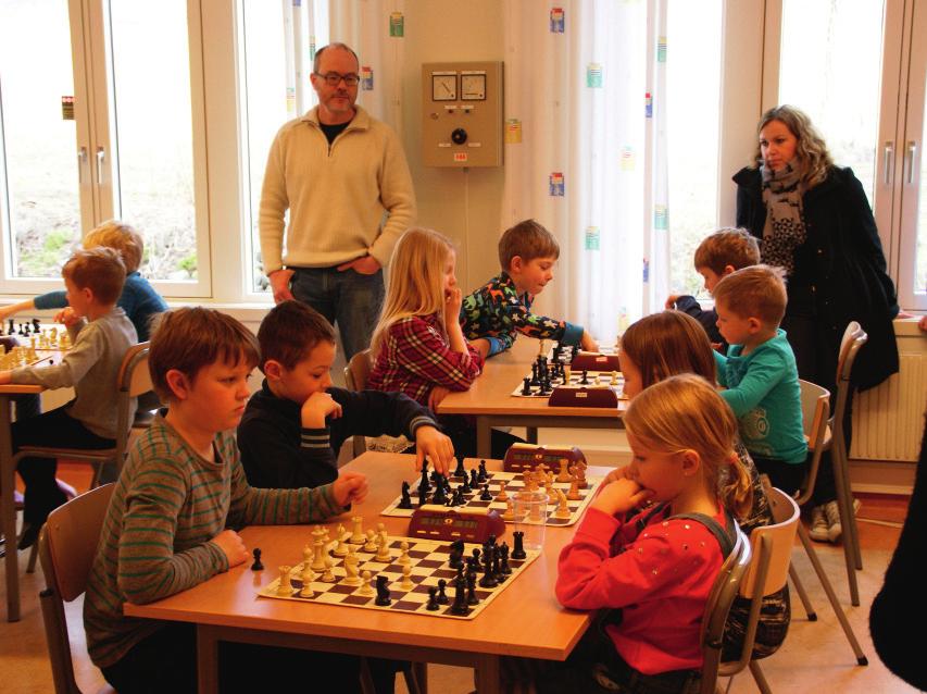 Sjakkfeber på Hamar Etter at Magnus Carlsen ble verdensmester, har det dukket opp mange nye sjakklubber rundt om i Norge. I februar startet Greveløkka sjakklubb opp på Hamar.