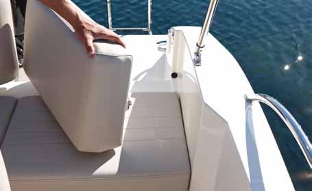 Allsidighet Enten du kun ønsker å cruise eller drive vannsport, kan du enkelt gjøre begge deler når du har en Activ 605 Sundeck.