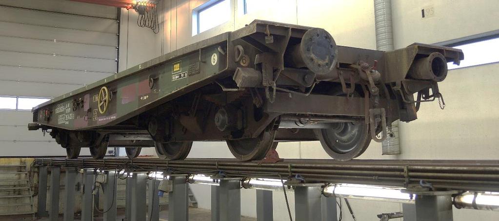 Statens havarikommisjon for transport Side 9 2.4 Undersøkelser av materiell Toget bestod av et diesellokomotiv og 13 vogner for transport av militære kjøretøy.