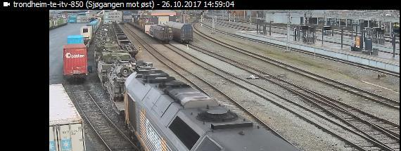 Skifteren som hensatte toget har forklart at han plasserte en bremsesko under venstre hjul i første vogn for å sikre toget mot ukontrollert rulling.