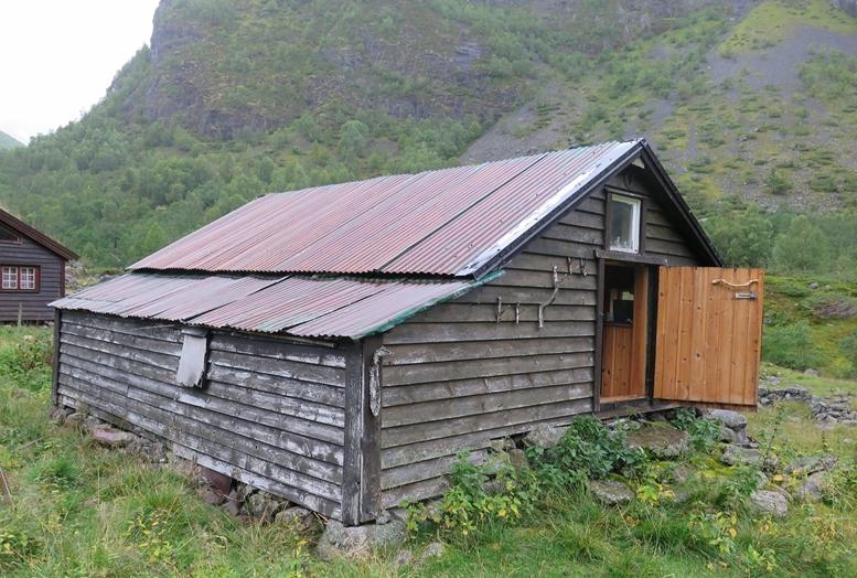 Oversida av stølshuset.