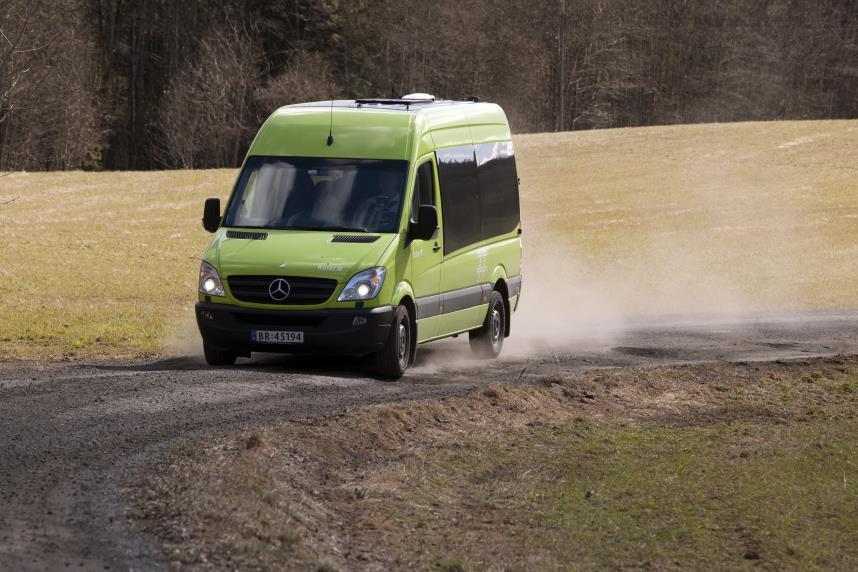 Servicelinjer og bestillingstransport Dagens service- og bestillingstransport har en sentral funksjon i det ordinære kollektivtilbudet - Bidrar til flatedekning i områder hvor det ikke er