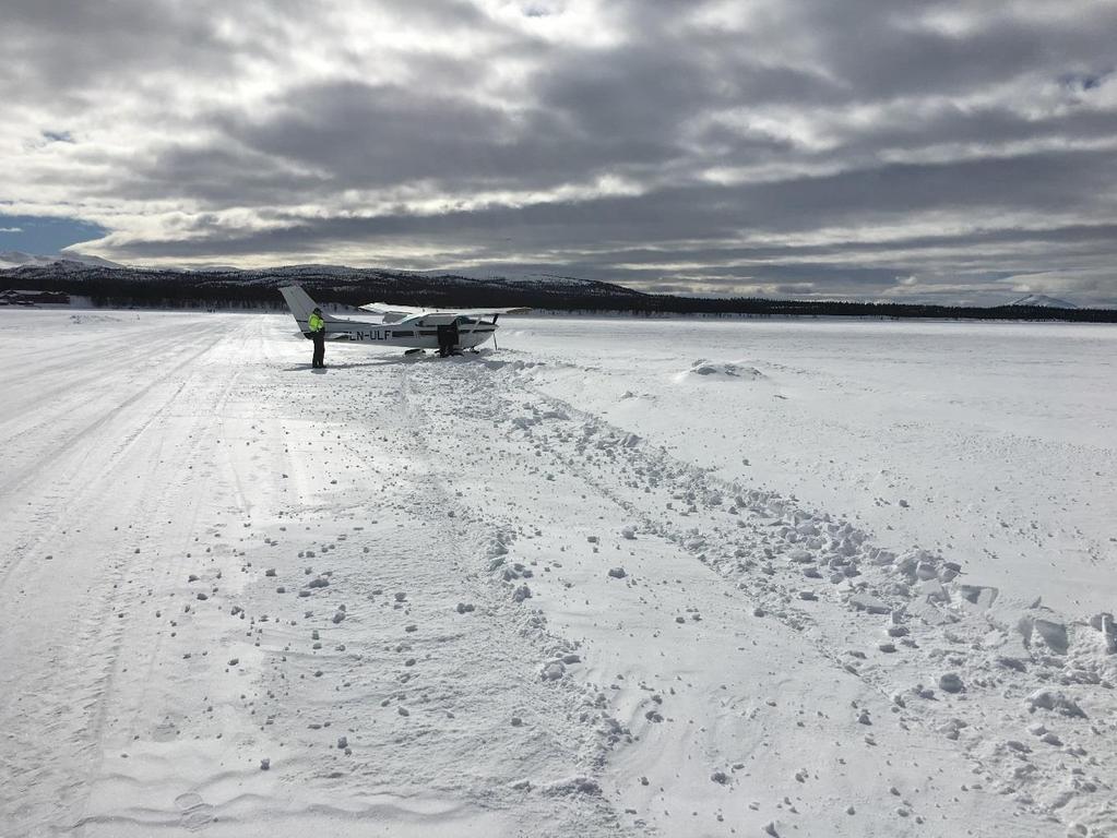 Statens havarikommisjon for transport Side 2 FAKTISKE OPPLYSNINGER Fartøysjefen tok av fra Skien lufthavn Geiteryggen (ENSN) kl. 1100 for å fly til Femunden sammen med to passasjerer.