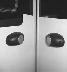 Åpne magnetholderen Magnetene løsnes fra hverandre i det samme du med lett trykk lukker døren.