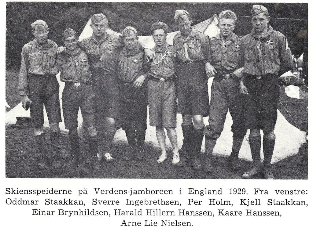 I 1972 godkjenner Norsk - speiderguttforbund kvinnelige troppsledere. Kvinner kunne også bli gruppeledere, hvis de ble rekruttert fra krets, som f.eks. pensjonerte Akelaer.