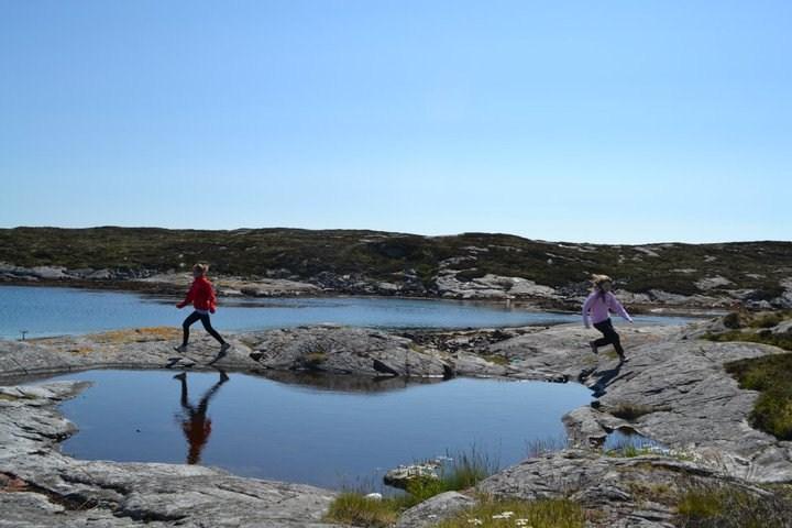 - Det forventes at konfirmantene følger vanlige regler for orden og oppførsel. Ved forstyrrende uro kan konfirmanten bli bortvist fra samlinger. Dette vil bli regnet som fravær.