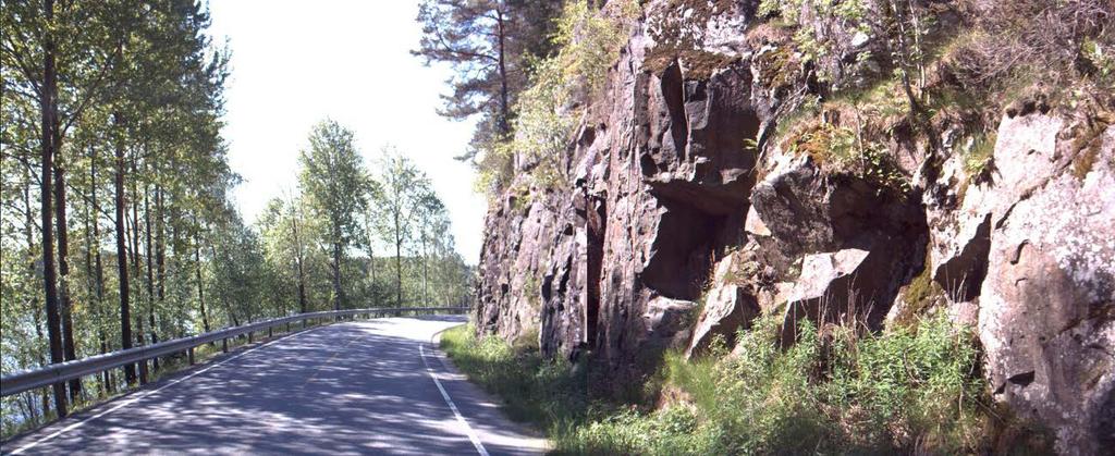 Figur 13. Uoversiktlig sving på grunn av en høy bergskjæring i innerkurve.