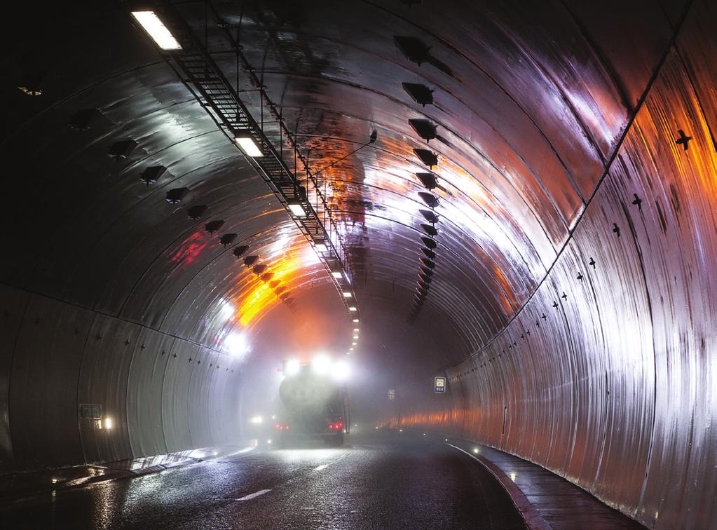 vägdammsförrådet i gatu- och tunnelmiljöer Utvärdering av städmaskiners förmåga att