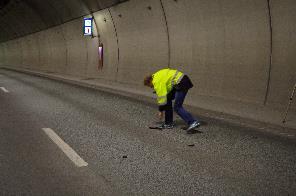 I en tunnel vil det ha en direkte og en indirekte (reflektert) komponent, i motsetning til målinger utført utendørs hvor man stort sett kan se bort fra reflektert komponent da den i størrelse stort