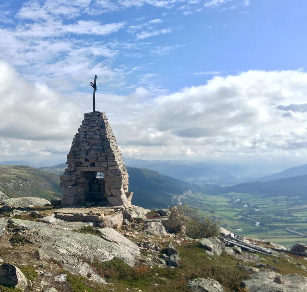 4 4. september 009 Tusshem slk det var opprnnelg. Hans Anton Johan Holes ferested på Holsberget. (Over ser v treskltet tl nøkkelen.