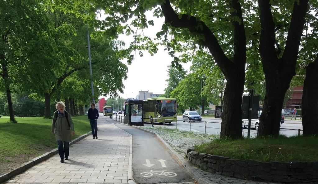 A 2.6: Kollektivtrafikk Antall busser i makstimen kan man få fra busselskapet, eventuelt finne ut av fra rutetabeller eller konkrete tellinger ute i gata.