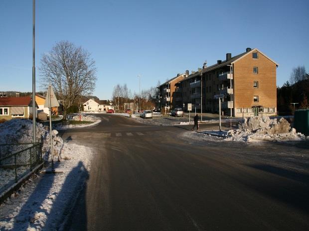 3. Bebyggelse Eksisterende bebyggelse kan deles inn i 3 områder. Nord for Bruvegen (Ringvegen) Det ene området er nord for Bruvegen. I nord og øst grenser boligområdet til Otra.