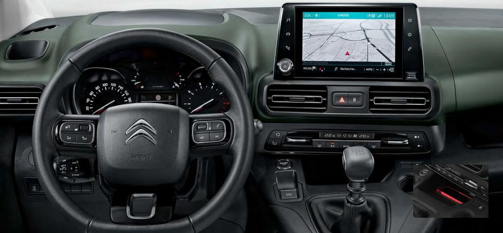 CITROËN CONNECT NAV OG TRÅDLØS LADING AV SMARTPHONE Vårt 3D*-navigasjonssystem av siste generasjon, Citroën Connect Nav, er kombinert med tjenester som TomTom Traffic som gir deg trafikkinformasjon i