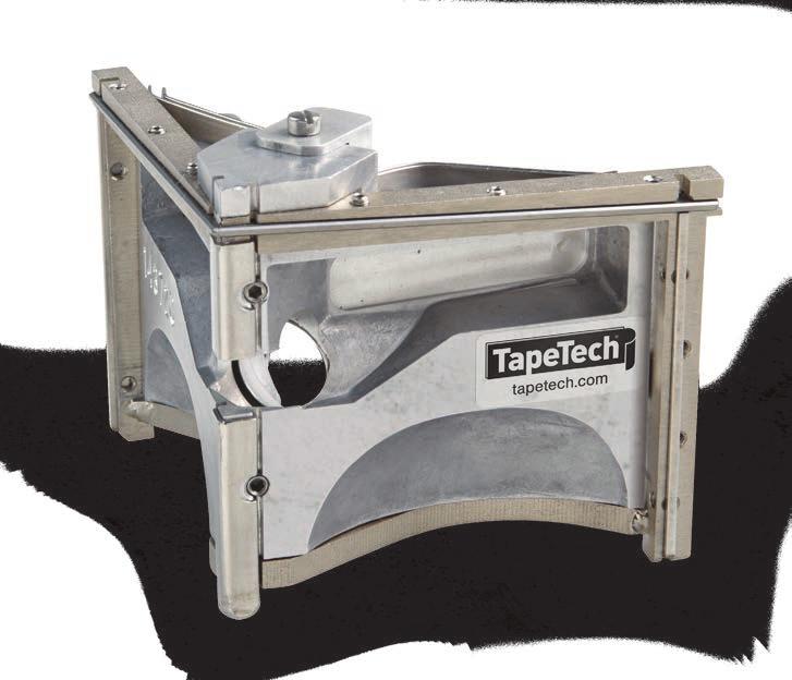 TapeTech hjørneploger har et unikt, patentert låseklips på kulelåsen som fester hjørneplogen sikkert til MudRunner,