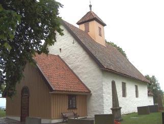 ROLVSØY KIRKE (1908) Det er gjort utbedringer etter el-internkontroll. Kirkens fasader og tårn er vasket, tårn- og tak inspeksjon er utført.