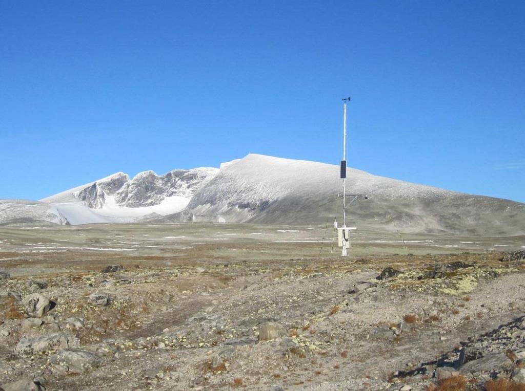 12 Figur 1 Batteridrevet vindstasjon på Snøheim.