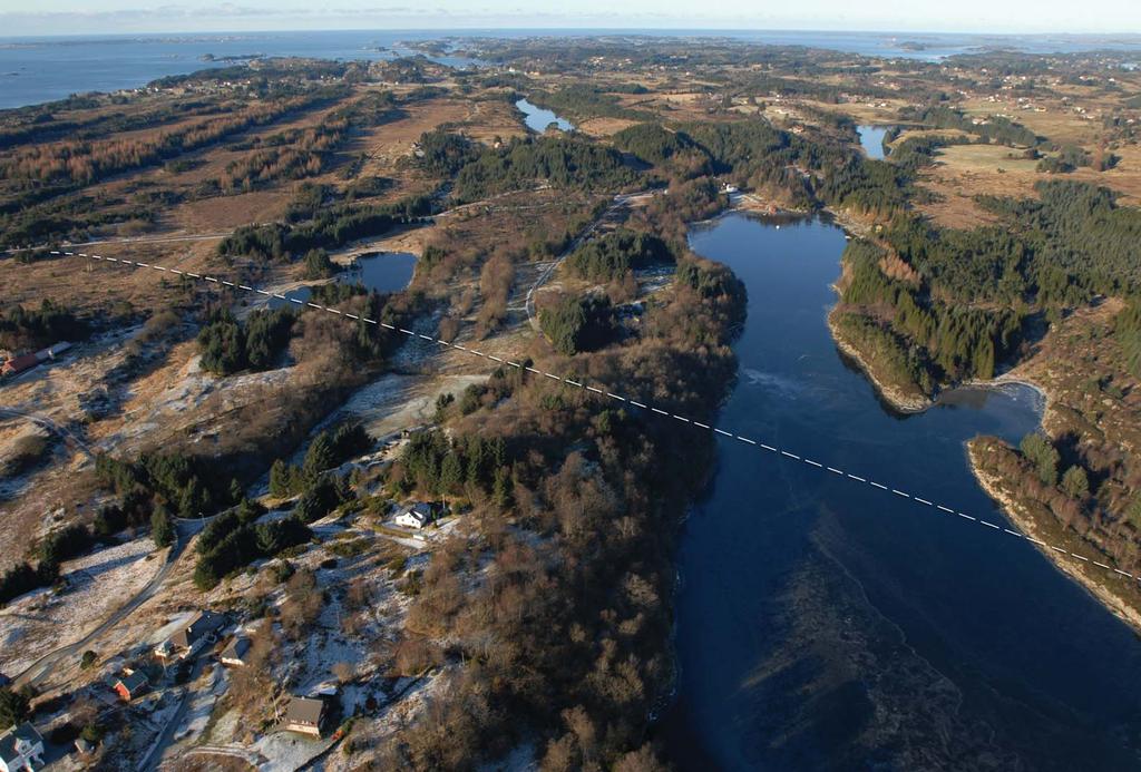 Flyfoto over Litle Lindås og Førlandsvågen, sett nordover.