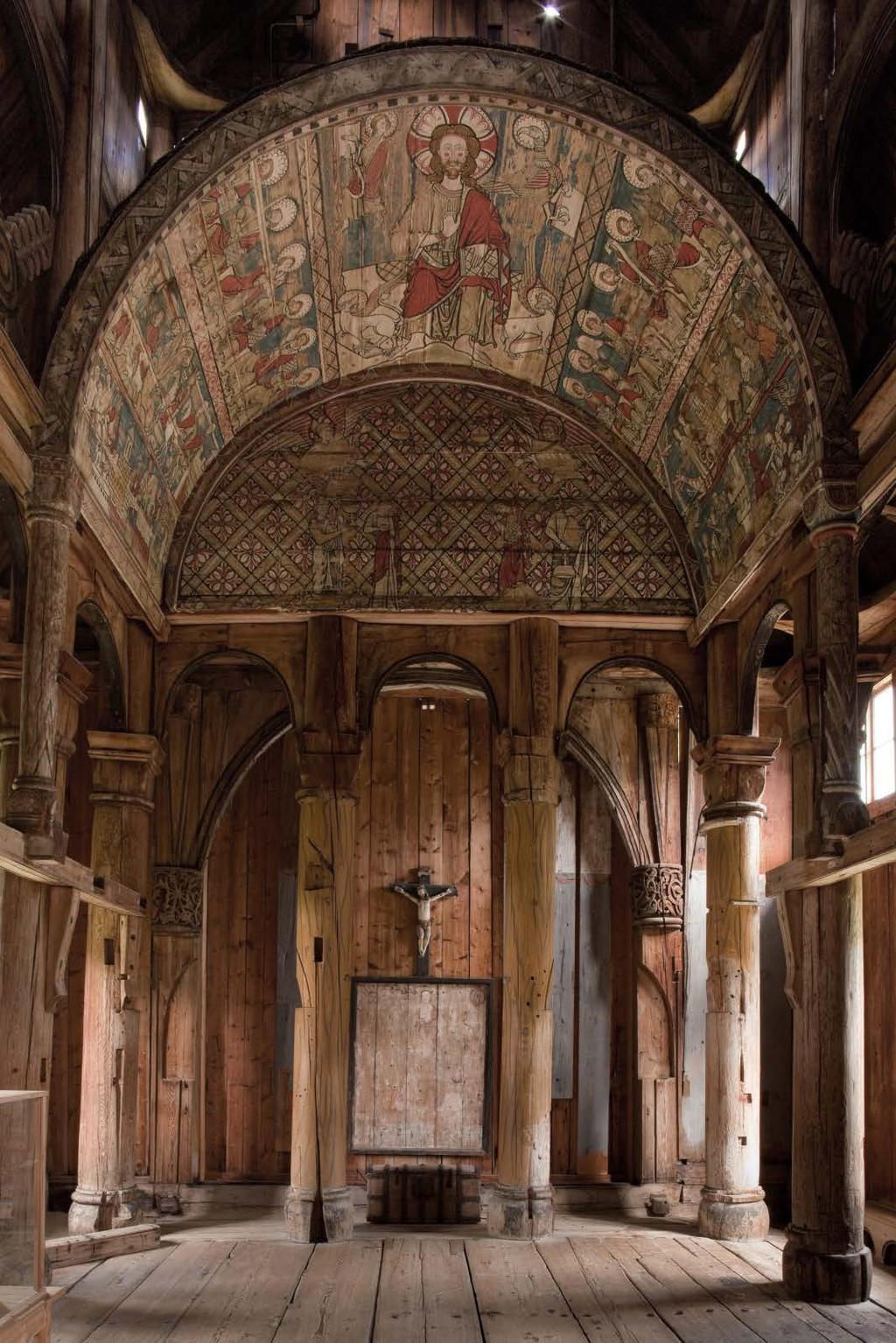 Denne er dekorert på undersida med velbevarte måleri av høg kvalitet. Måleria daterast til perioden omkring 1250-1300.
