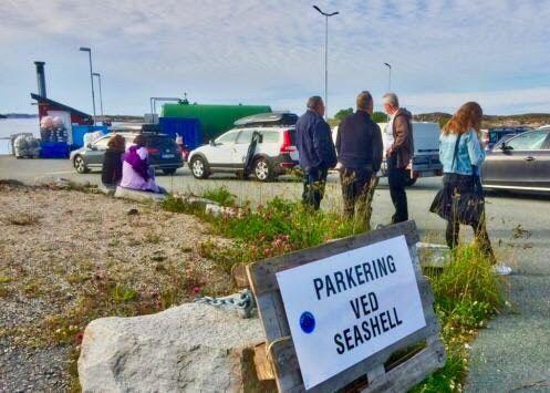 Noen valgte å sette igjen bilen på Dyrøya og laste over det tyngste havfiskeutstyr i bilen til en fiskervenn.