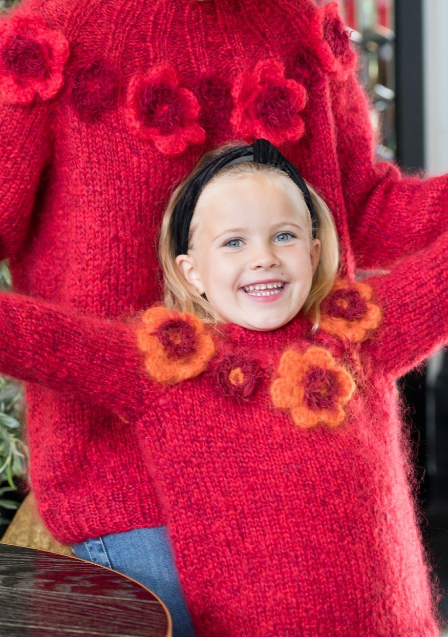 EMMELINE KIDS GARN BRUKT I DENNE OPPSKRIFTEN: LINE LANGMO PÅFUGL 73 % mohair, 22 % ull, 5 % polyamid, 50 gram = ca 90 meter KIDSILK ERLE 56 % mohair, 26 % silke, 18 % ull, 50 gram = ca 325 meter