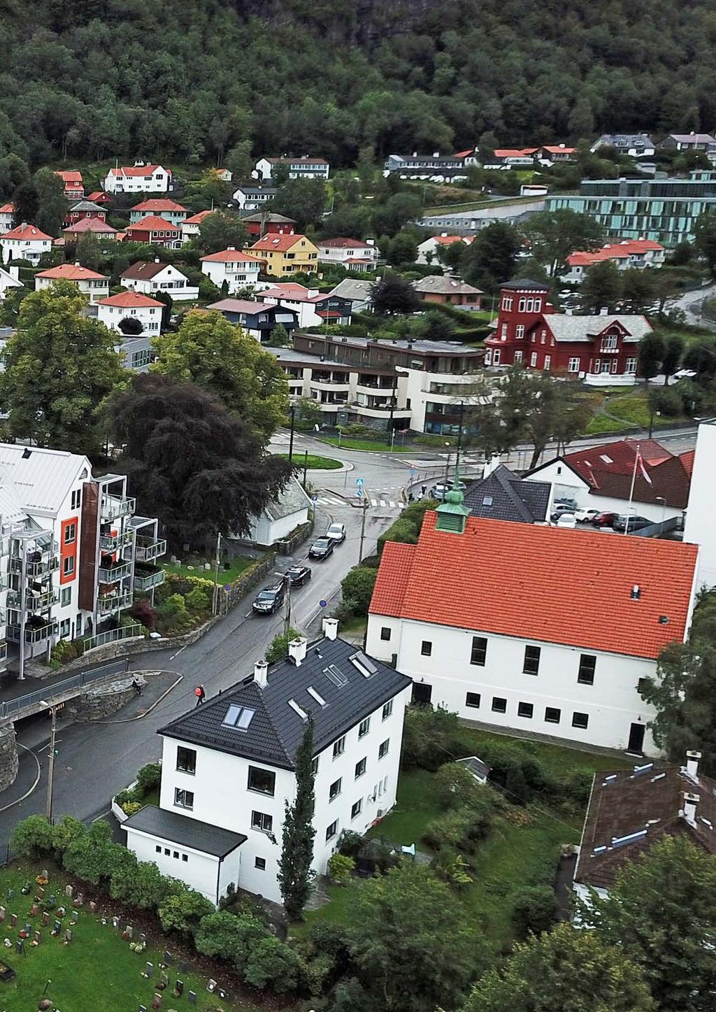 Kundereferanse Fløentoppen Borettslag 3 blokker 61 Boenheter 20 års avtale Fløentoppen borettslag har en 20 års avtale på overflatebehandling, fasadevask, vaktmestertjenester, grøntareal, daglig