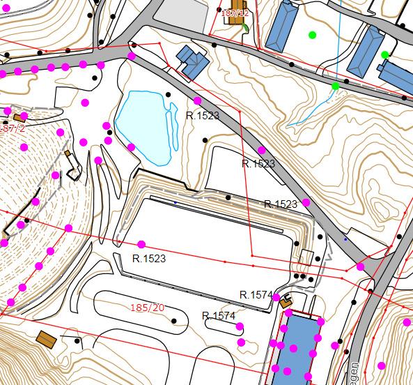 Tidligere grunnundersøkelser indikerer også dette. Dette førte til at grunnforholdene er uhomogene og at torv kan ligge under fyllmasser der skytehallen er planlagt.