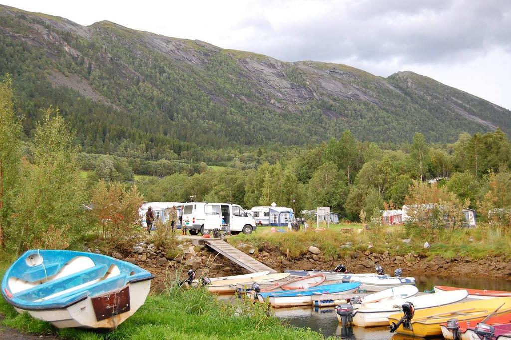 Figur 3. Snillfjord camping i Krokstadøra. Foto: Ask Rådgivning Slørdalsvatnet/Midgarden Ved Slørdalsvatnet og Melvatnet, et par kilometer nord for Krokstadøra, ligger det flere hytter.