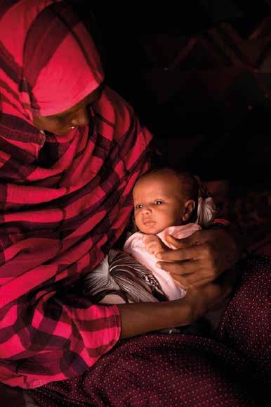 Foto: Håvard Bjelland/Kirkens Nødhjelp Bare livet igjen Et barn er født i Somalia, der tørke tar liv og sender folk på flukt. Kirkens Nødhjelp er på plass med rent vann og annen nødhjelp.