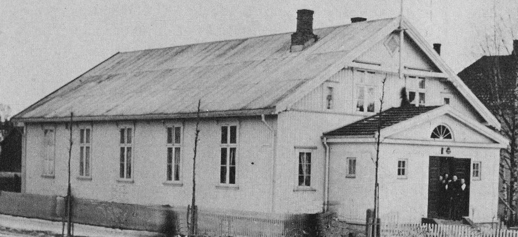 Losje Aftenstjernen i Tønsberg, flyttet på 1920-tallet. En dag det skulle holdes møte i et privathjem i Åsgårdstrand, var det kjørt ut benker fra lokalet i Horten.