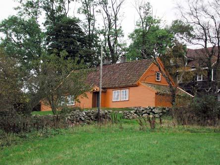 1850-1899 52 % 1800-tallet 19 % Kun to hus i Sandnes er datert før 1650, det gjelder to våningshus, ett på Eltravåg og ett på Usken.