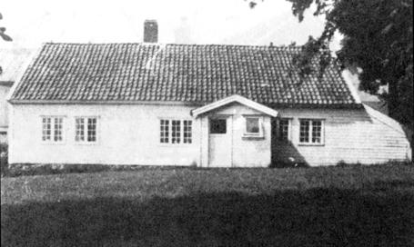 Stangelandhuset var et av få (i alt seks) våningshus i Sandnes med to skuter, de øvrige står. 1102-021-023.