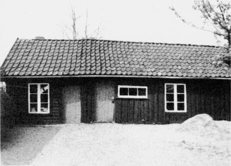 3 RESULTAT 1102-017-083. Fjøs og vaskehus på "Asser-Hana" var sammen med driftsbygningen revet før 1987.