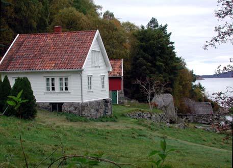Våningshuset i Sjølsvika på Ådnøy er et eldre hus som ble satt opp her tidlig på 1900-tallet.