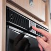 T1090 monteres innebygget og kan karakteriseres som et kjøleskap som har kraftige kjøleegenskaper, er effektivt, stille og effektivt i bruk.