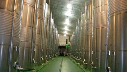 A fermentación maloláctica ten que ser controlado para evitar desviacións no viño, xa que as bacterias lácticas ademais de degradar o ácido málico, poden atacar a outras sustancias producindo efectos