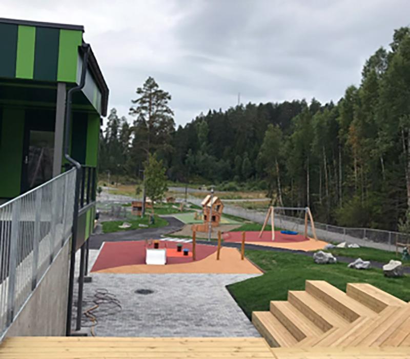 Om barnehagen Espira Tristilbakken åpnet i august 2017 og er en 6 avdelings barnehage. Barnehagen ligger idyllisk til på Hektneråsen i Rælingen kommune.