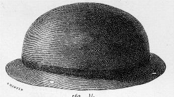 562 og en i begg e en de r rettvi nklet om bøyet jer nstan g, vel e n slags k ram pe (b egg e arm er avbr utt). Nr. 1583 5-15 846 er f. i en c a.