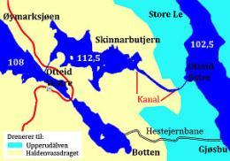 Dette er Otteidkanalen. Tømmeret ble frakta fra Stora Lee via Skinnarbutjern og ut i Haldenkanalen.