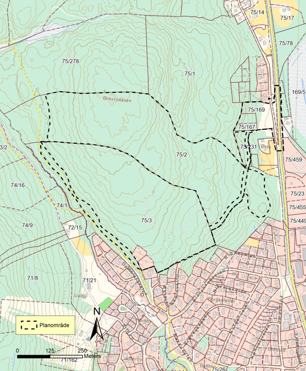 Områdebeskrivelse Det registrerte området ligger på den sørvendte delen av Bliksrudåsen og strekker seg fra boligfeltet i sør til åstoppen i nord.