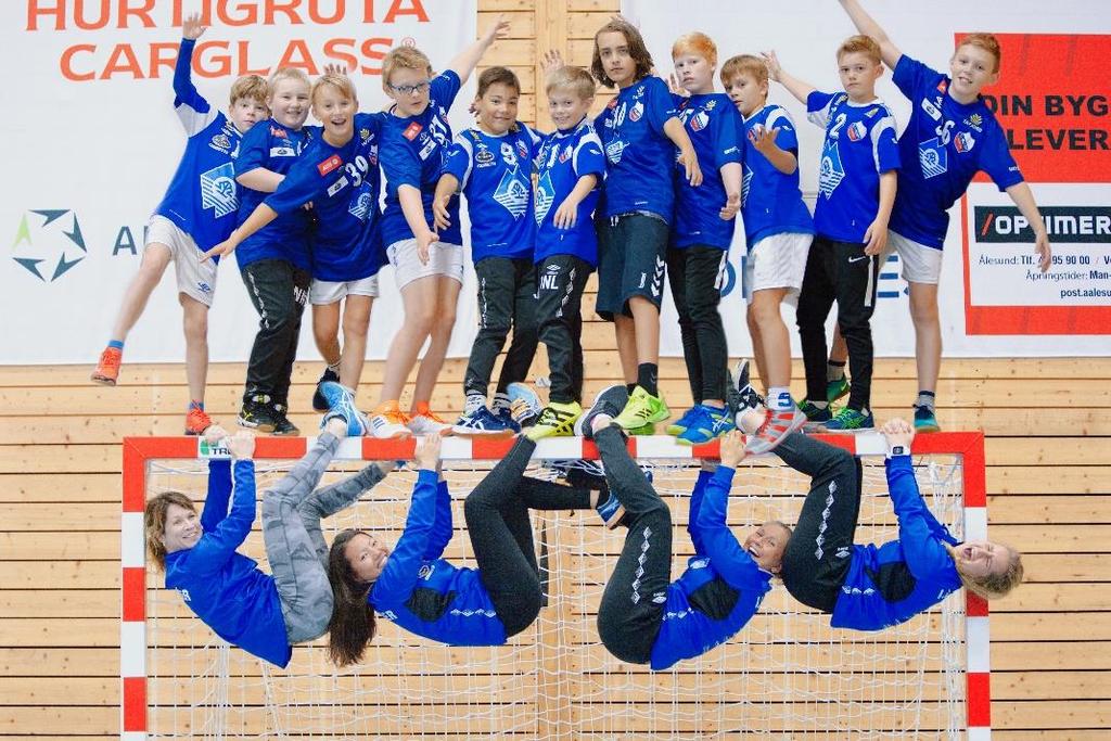 ÅRSRAPPORT 2018 Handball: Lag: Gutter 11 (2007+2008) Organisering Lagleder: Ann Lisbeth Nilsen Foreldrekontakt: Cecilie Hermansen Trener: Jannicke Bergseth og Sara Aarseth Dugnadsansvarlig: Cecilie